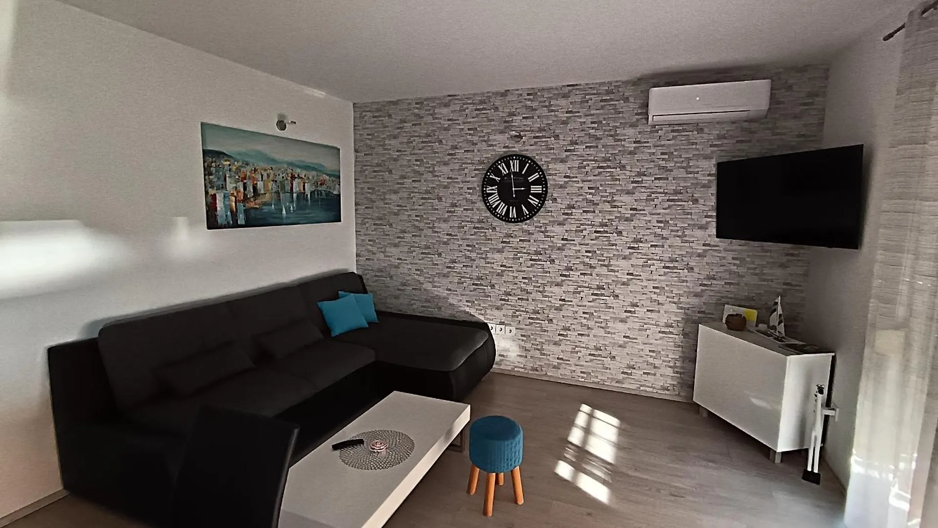Lana I Natali Apartment Kastela