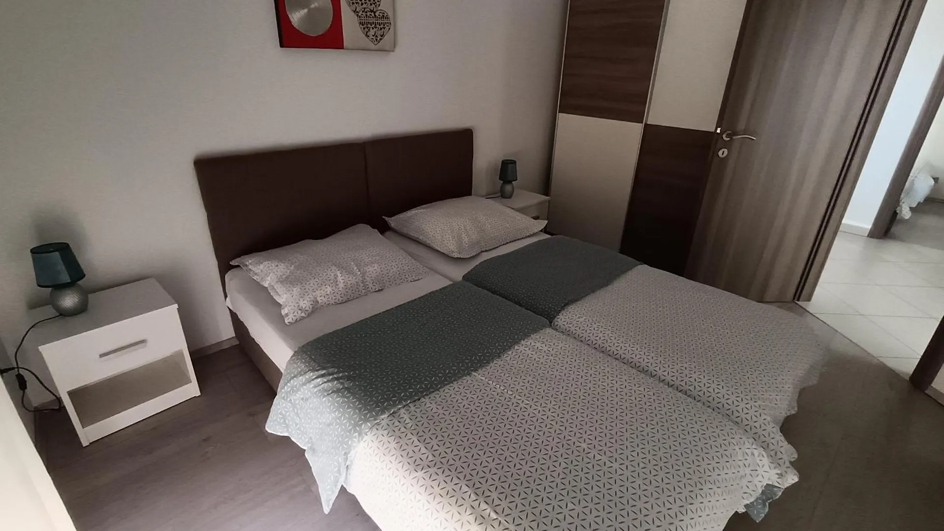 Lana I Natali Apartment Kastela