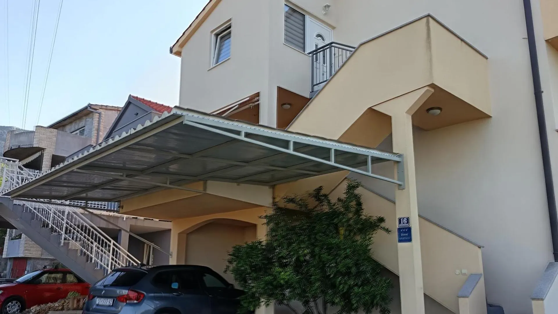 Lana I Natali Apartment Kastela