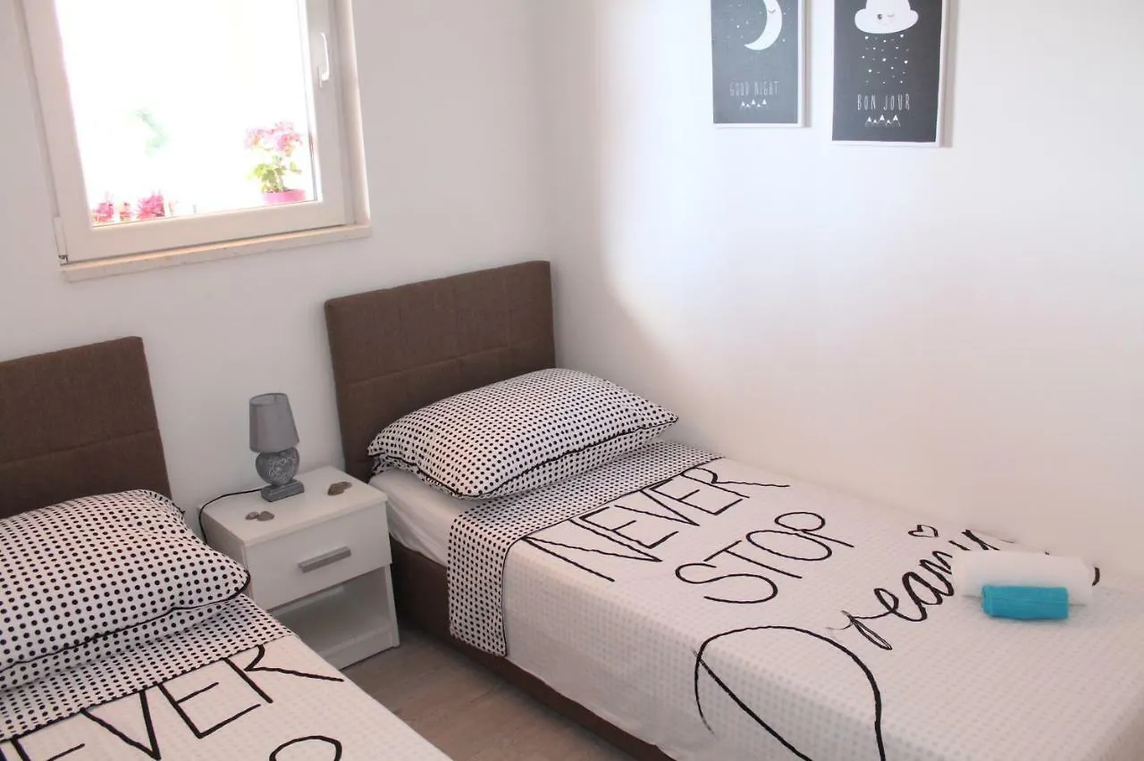 Lana I Natali Apartment Kastela 0*,