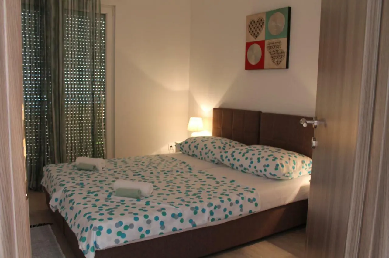 Lana I Natali Apartment Kastela