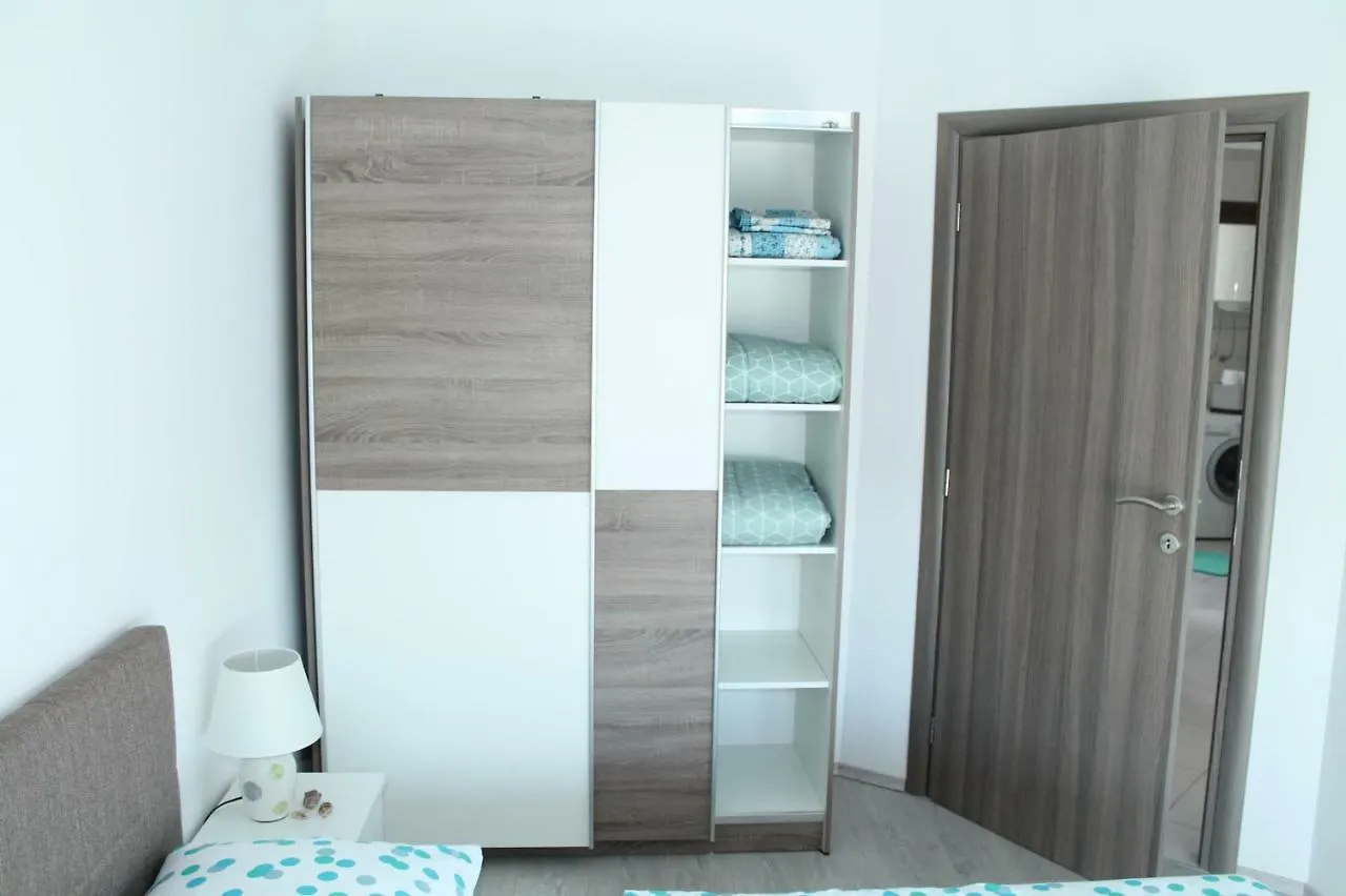 Lana I Natali Apartment Kastela