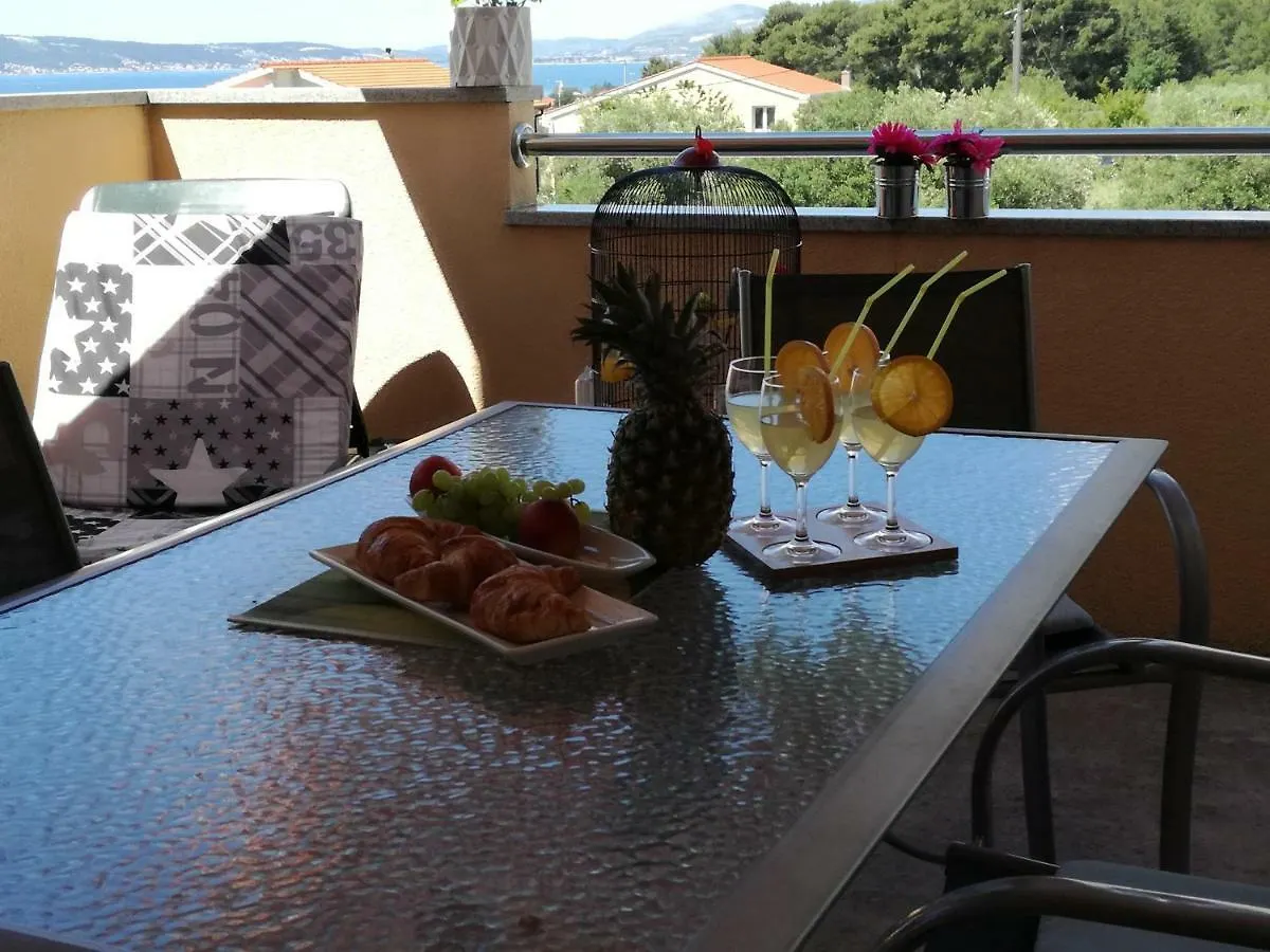 Lana I Natali Apartment Kastela