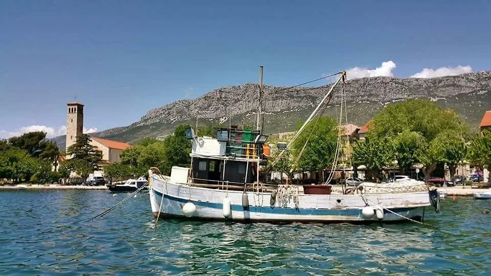 Lana I Natali Apartment Kastela